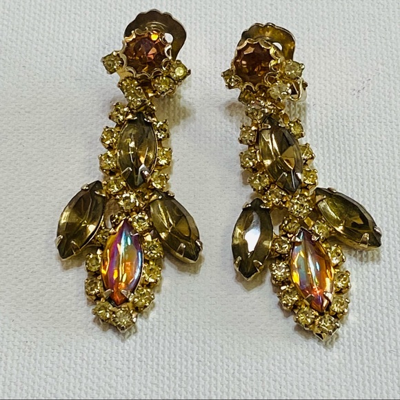 VINTAGE RHINESTONE GOLD TONE ELEGANT CLIP ON EARRINGS - Picture 3 of 11